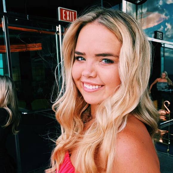 Profile Picture of Claire Carter (@clairecarter) on Poshmark