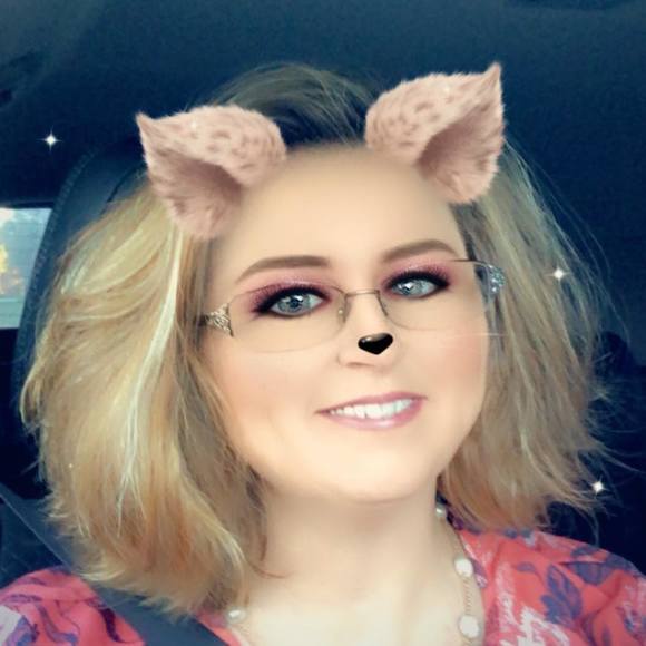 Profile Picture of Tammy Wilkerson (@ineedavacation2) on Poshmark