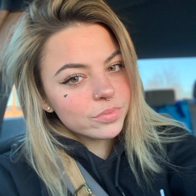 Profile Picture of Kelly Christina (@kellynicholsons) on Twitter