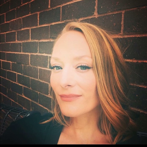 Profile Picture of Amanda Mccabe (@mandaree113) on Poshmark