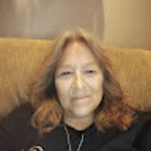 Profile Picture of Lisa Jimenez (@lisajimenez051) on Poshmark