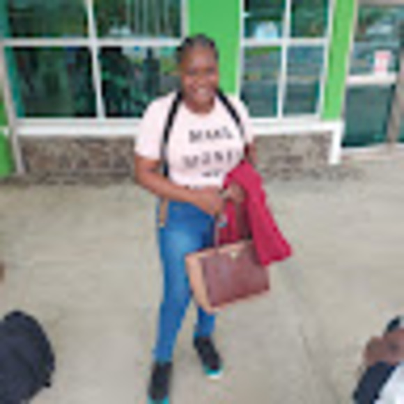 Profile Picture of Javisia Simmons (@javisiasimmons) on Poshmark