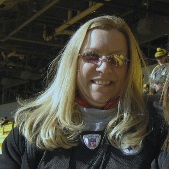 Profile Picture of Karen Morrone (@karen1020) on Poshmark