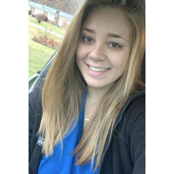 Profile Picture of Julia Estes (@jmestes03) on Poshmark