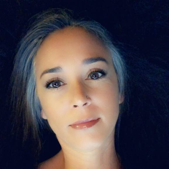 Profile Picture of Tamara Rapozo (@tammirapozo) on Poshmark