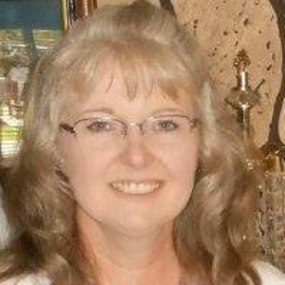 Profile Picture of Sherry Laughlin (@sdlaughlin) on Poshmark