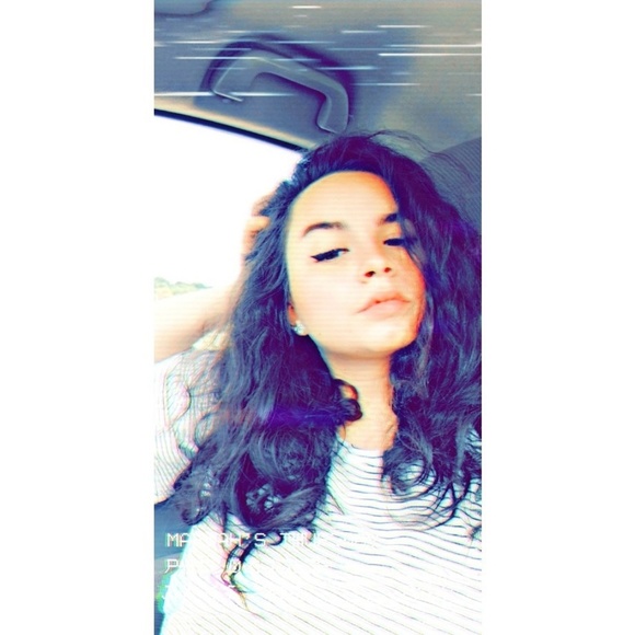 Profile Picture of Mariah Santiago (@captintooshort) on Poshmark