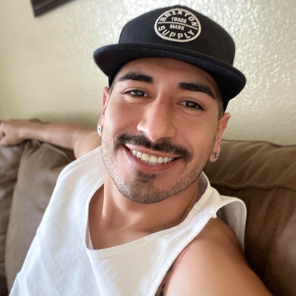 Profile Picture of Steven Hernandez (@stevenhernan195) on Poshmark