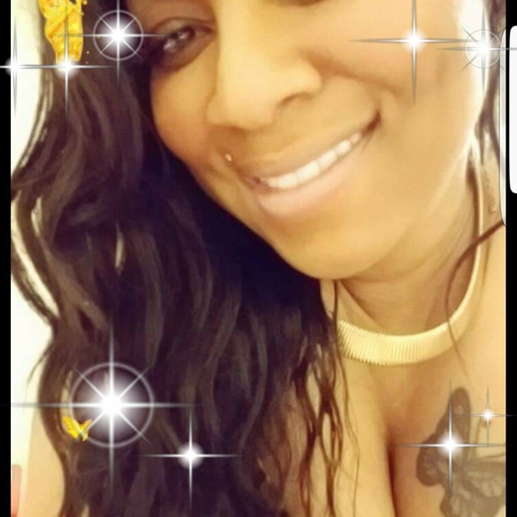 Profile Picture of Ivy Adams (@xxtasy75) on Poshmark