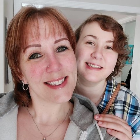 Profile Picture of Crystal Cobb (@lilmamacobb) on Poshmark