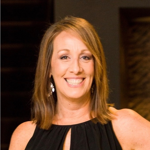Profile Picture of Cindy Olson (@cinjk1) on Poshmark