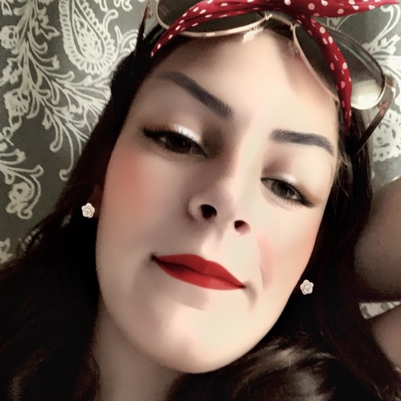 Haley Jukiewicz - Poshmark Profile Picture of Haley Jukiewicz (@hisaidhayhay) on Poshmark