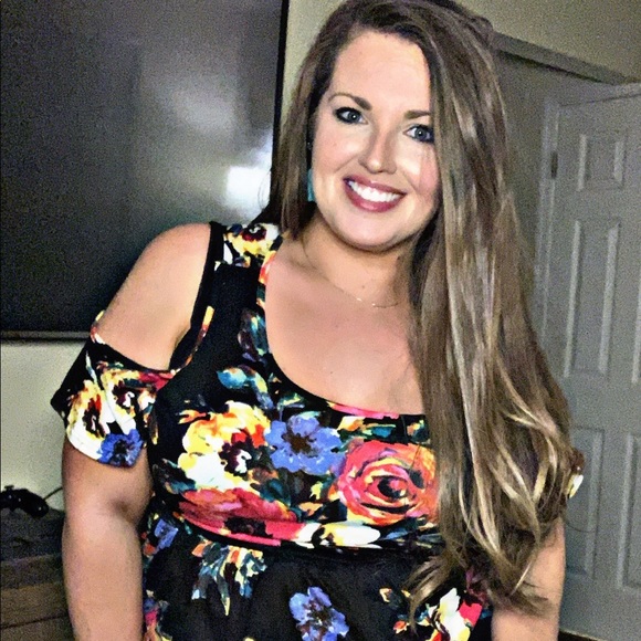 Profile Picture of Heather Reid (@featherlynn86) on Poshmark