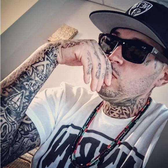Profile Picture of Howard Wolfe (@howardwolfe45) on Poshmark