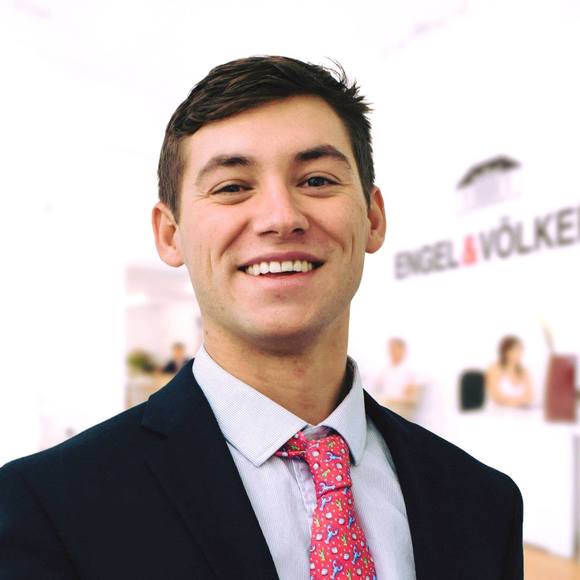 Profile Picture of Jonathan Nutter (@jonathanrnutter) on Poshmark