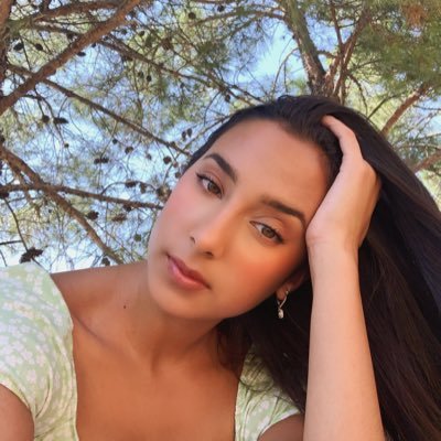 Profile Picture of Olivia (@OliviaNeufeld) on Twitter