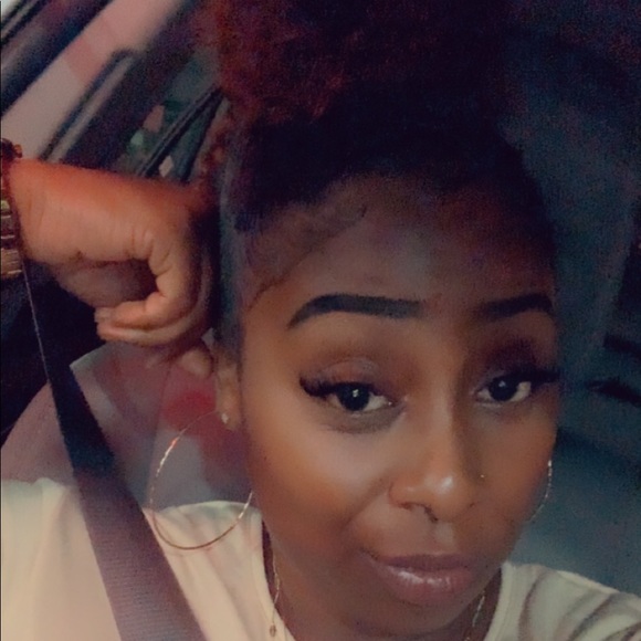 Profile Picture of Tynesha Lias (@tyneshalias) on Poshmark