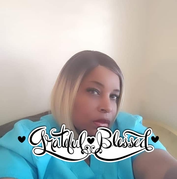 Profile Picture of Machelle Bonds (@machellebonds) on Poshmark