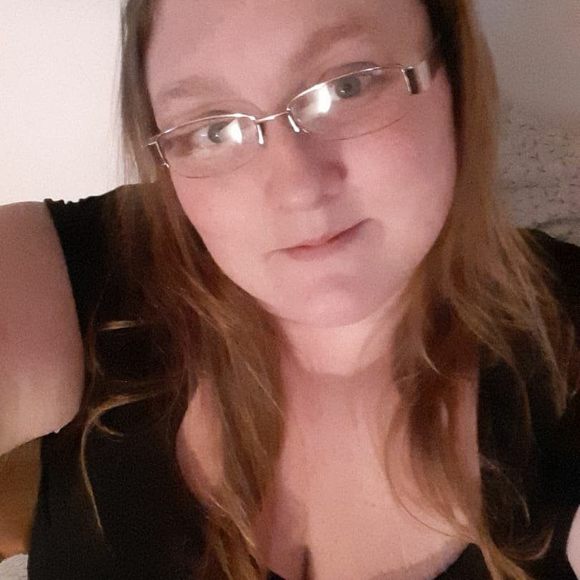 Profile Picture of Danielle Kirby (@drk260) on Poshmark