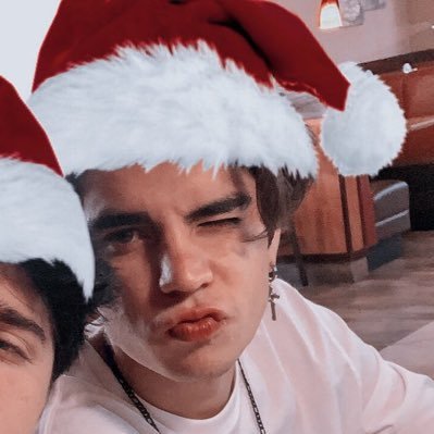 Profile Picture of Jenni; Misses Aaron.🎅🏻 (@99smercury) on Twitter