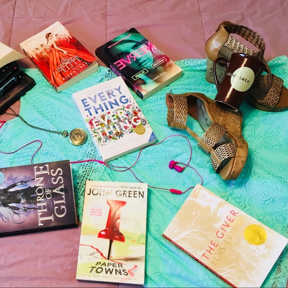 Profile Picture of Destini Pheil (@destiniscloset) on Poshmark