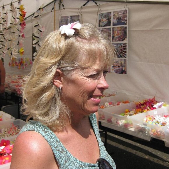 Profile Picture of Cathy Feldner (@cathyfeldner) on Poshmark