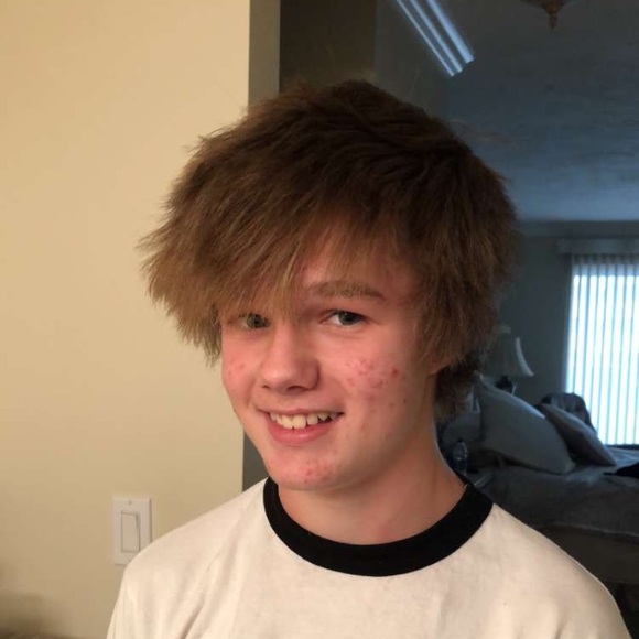 Profile Picture of Alex Moore (@angstyyalex) on Poshmark