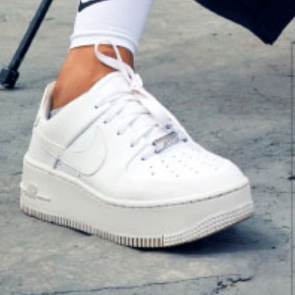 Profile Picture of Helena Zakelj (@h_zakelj) on Poshmark