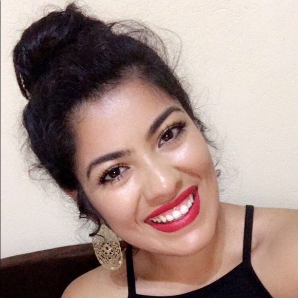 Profile Picture of Elvia Muñoz (@emunoz_101) on Poshmark