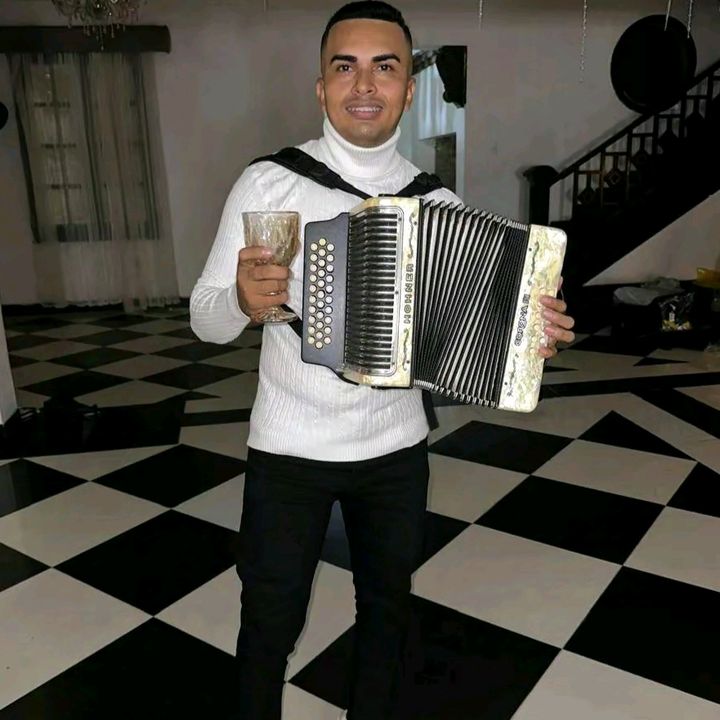 Profile Picture of LUIS DAVID ORTIZ (@luisdavidmusica) on Tiktok