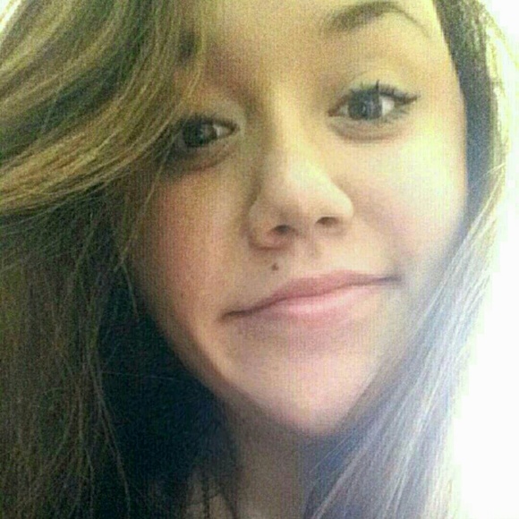 Profile Picture of Samantha Ehlis (@sehlis97) on Poshmark