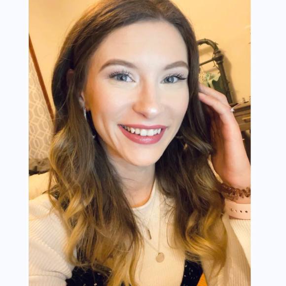 Profile Picture of Haley Jennings (@haleyrj) on Poshmark