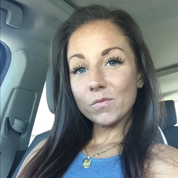 Michelle Rispoli - Poshmark Profile Picture of Michelle Rispoli (@mlfitspoli) on Poshmark