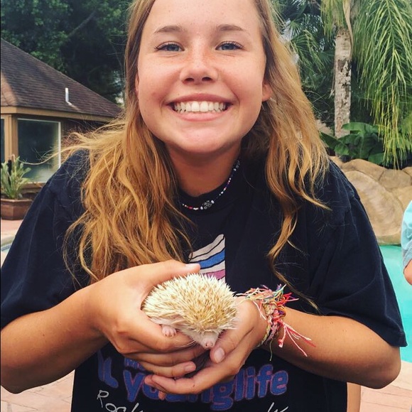 Profile Picture of Hannah Haesly (@hannahkhaesly) on Poshmark