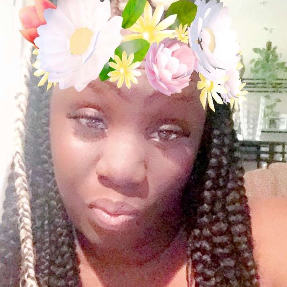 Profile Picture of Angel Taylor (@laraeangel) on Poshmark
