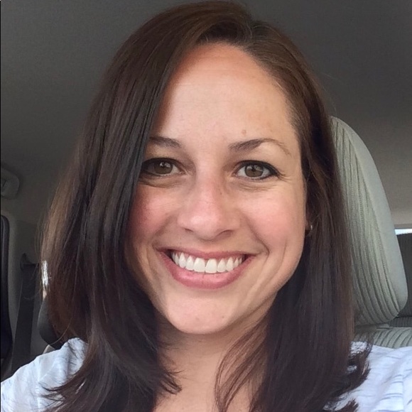 Profile Picture of Kelly Moore (@kwmoore524) on Poshmark