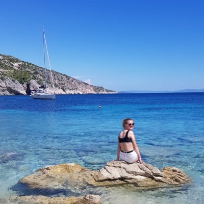 Profile Picture of Alexandra Hinton (@alexhinton_) on Twitter