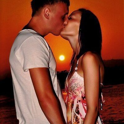 Profile Picture of Roxanne Holmes (@rockoxx) on Twitter