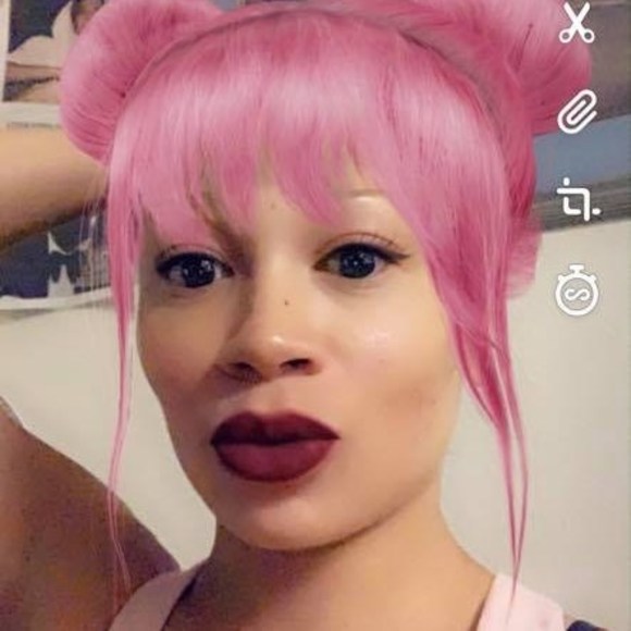 Profile Picture of Amanda White (@apgoode87) on Poshmark