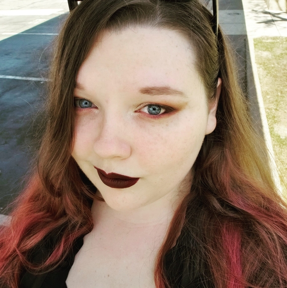 Profile Picture of Dorie Weaver (@dorieweaver) on Poshmark