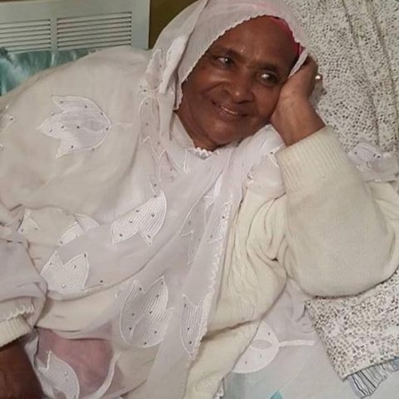 Profile Picture of Samia Ahmed (@samiaadus) on Poshmark