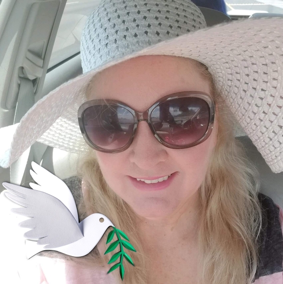 Profile Picture of Charlene Duclos (@cdduclos) on Poshmark