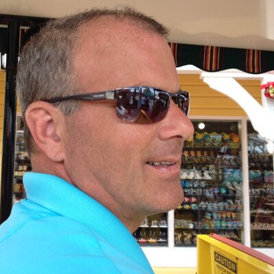 Profile Picture of Robert Corbeil (@pretdumur) on Twitter