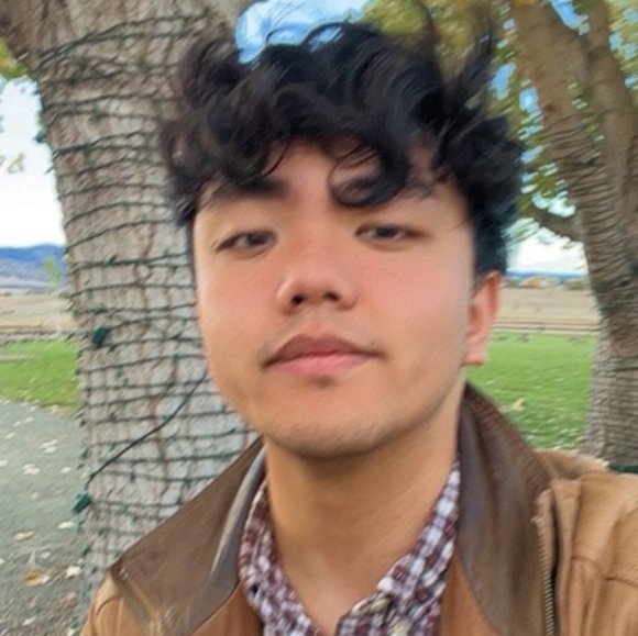 Profile Picture of Robert Ha (@robbiehha) on Poshmark