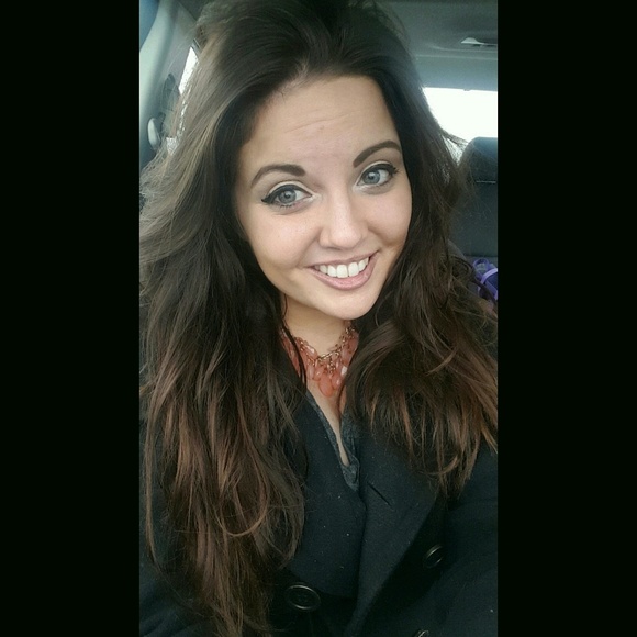 Profile Picture of Tifany Forry (@tforry90) on Poshmark