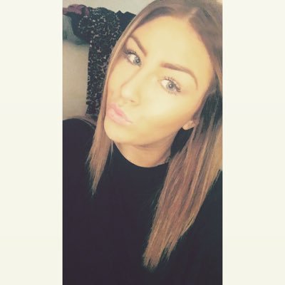 Profile Picture of Laura Kenworthy  ❤ (@laurak4753) on Twitter