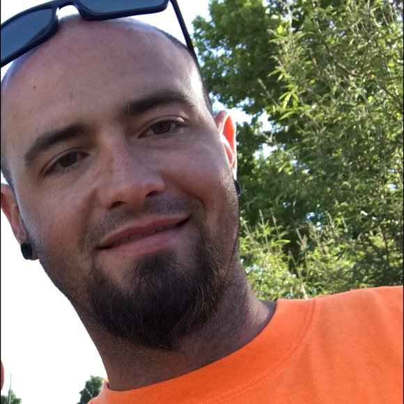 Profile Picture of Chris Round (@cround443) on Poshmark