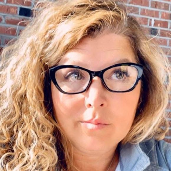 Profile Picture of Amanda Noll scoggin (@scogginwellness) on Poshmark