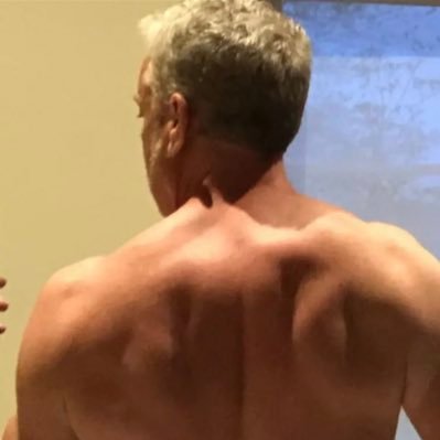 Profile Picture of HUNG DAD  🔝 🐺 (@Iain28810771) on Twitter