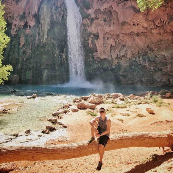 Profile Picture of Eric Lau (@visioneric) on Poshmark